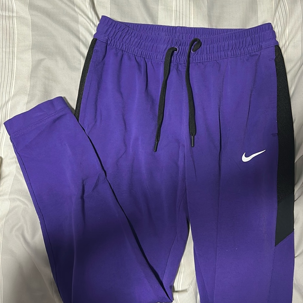 PURPLE NIKE JOGGERS SIZE LARGE